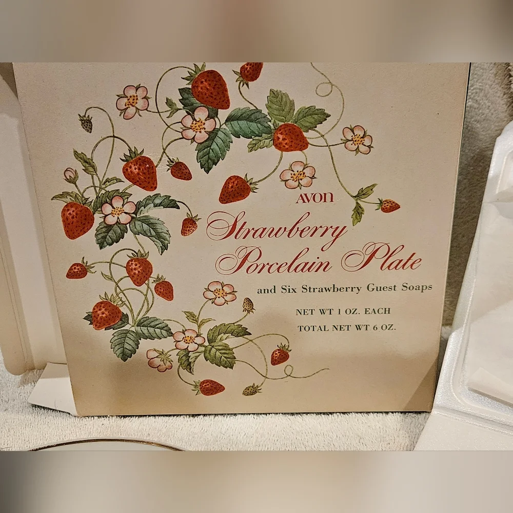 AVON STRAWBERRY PORCELAIN SOAP PLATE WITH SOAPS